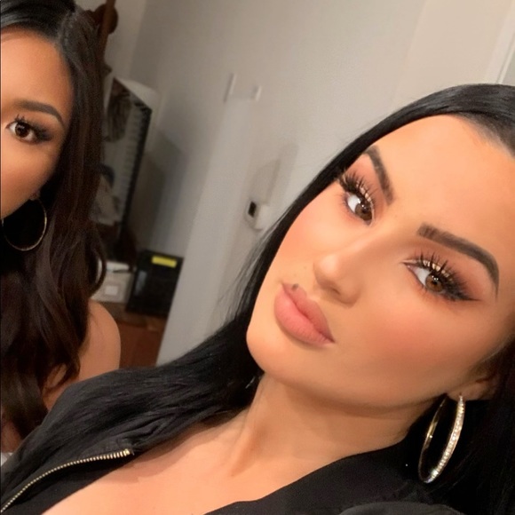 Maddoe Etherington - Poshmark Profile Picture of Maddoe Etherington (@madxet) on Poshmark