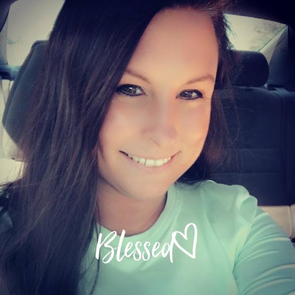 Profile Picture of Mary Wiggins (@marywiggins448) on Poshmark