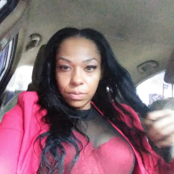 Profile Picture of Lavinia Townsend (@birdie81me) on Poshmark