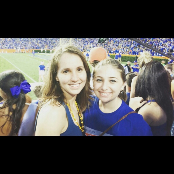 Profile Picture of Amanda Hoss (@mandamercedes) on Poshmark