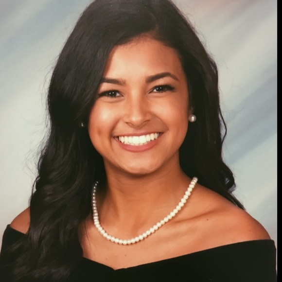 Profile Picture of Bianca Ochoa (@biaannca_) on Poshmark