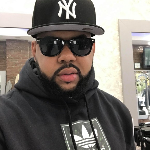 Profile Picture of Alex Taveras (@alex_taveras) on Poshmark