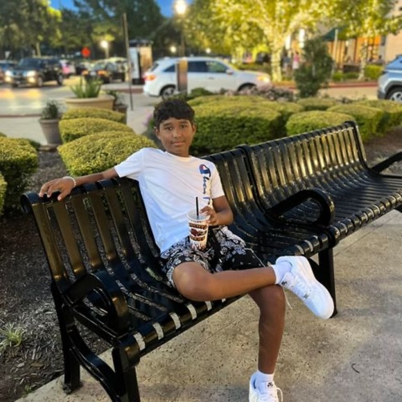 Profile Picture of Alberto Palacios (@albertopalac168) on Poshmark