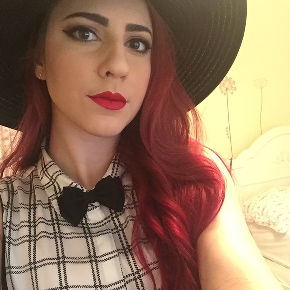 Profile Picture of Alex Silver (@alex_silver11) on Poshmark