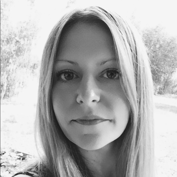 Gwen Abadie - Poshmark Profile Picture of Gwen Abadie (@gwen1981) on Poshmark