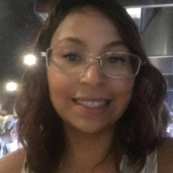 Profile Picture of Janet Zavala (@chinita1991) on Poshmark