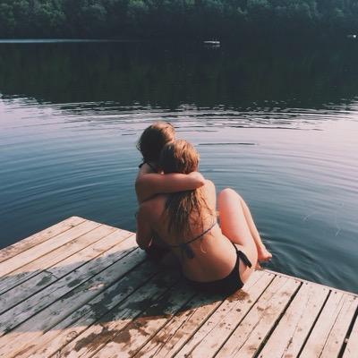 Profile Picture of Elizabeth Hanson (@lezdaaaawg) on Twitter