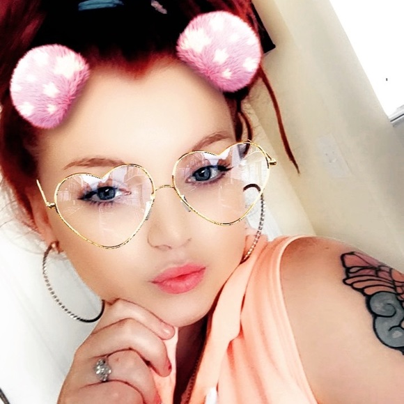 Profile Picture of Skyler Domagala (@sky_xox) on Poshmark