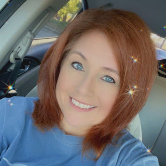 Profile Picture of Lisa Lambert (@lisalambert739) on Poshmark