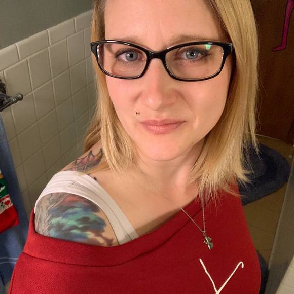 Profile Picture of Amanda Tinker (@sugarbabi85) on Poshmark