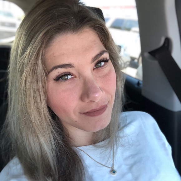 Profile Picture of Elizabetta Coffaro (@elizabettac) on Poshmark