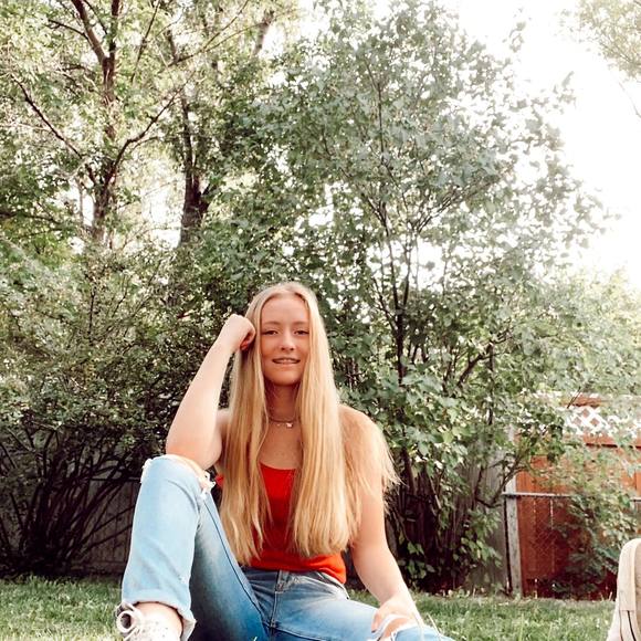 Profile Picture of Elsa Wright (@elsawright686) on Poshmark
