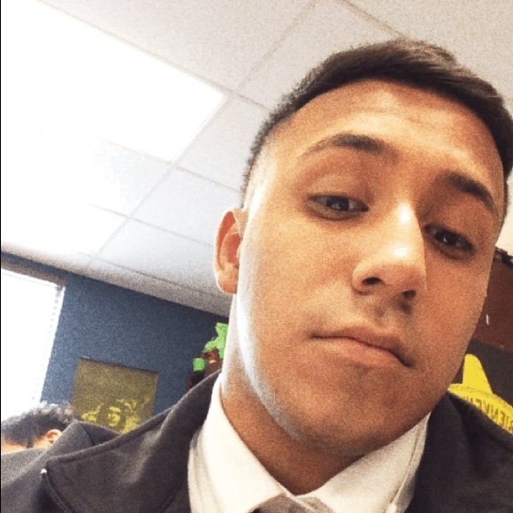 Profile Picture of Michael Manriquez (@michaell_) on Poshmark