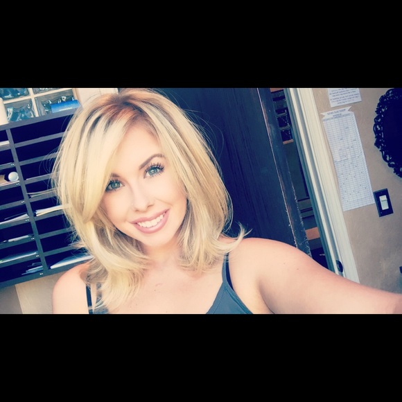 Profile Picture of Raelan Hovanic (@raelanjane) on Poshmark