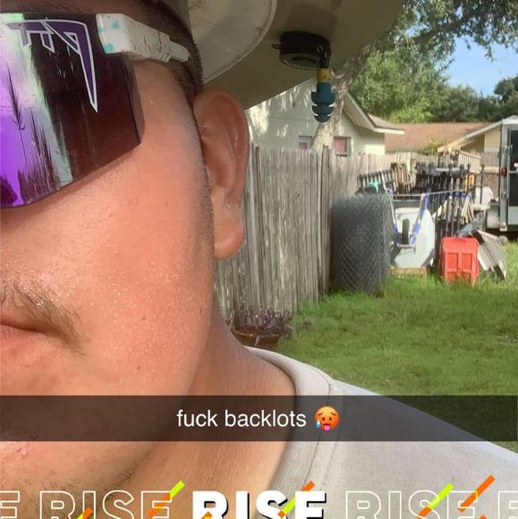 Profile Picture of Manny Andrade (@andrade5015) on Poshmark