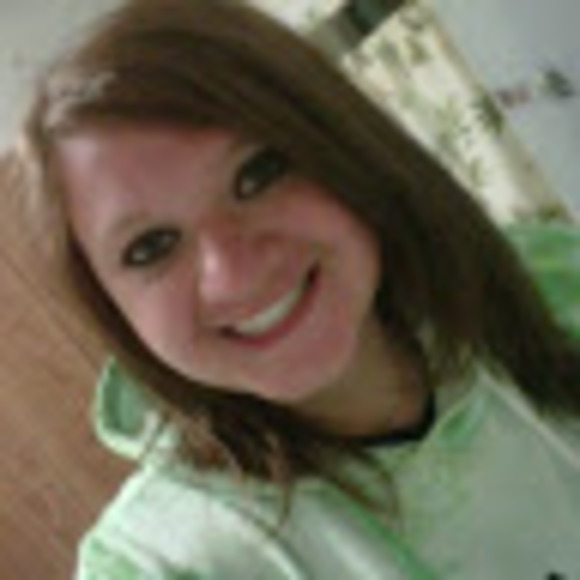 Profile Picture of Amy Burnsworth (@amyburnsworth) on Poshmark