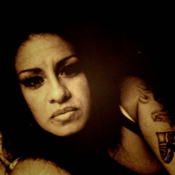 Profile Picture of Jo Gonzalez (@hyghkeyluv) on Poshmark