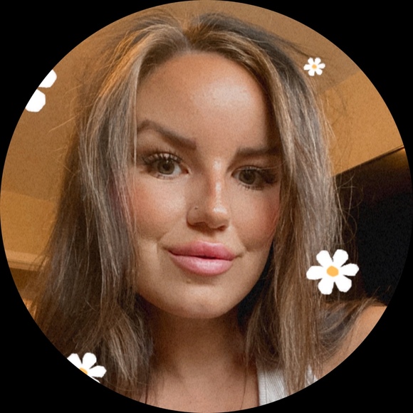 Profile Picture of Cass Lindseth (@clindseth) on Poshmark