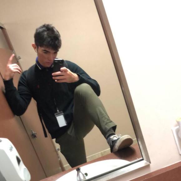 Profile Picture of Max Lewis (@m0nkeymanmax6) on Poshmark