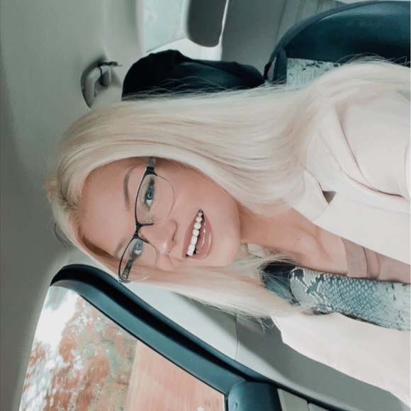 Profile Picture of Loren Wheatley (@lorenabby1) on Poshmark