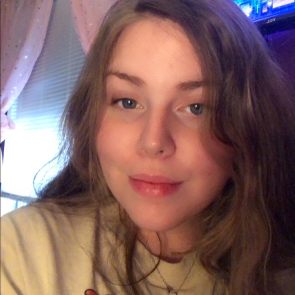 Profile Picture of Hailey Mullins (@haileymullinsss) on Poshmark