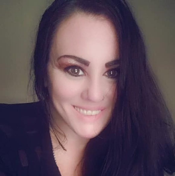 Profile Picture of Melanie anne Engeling (@mengeling) on Poshmark