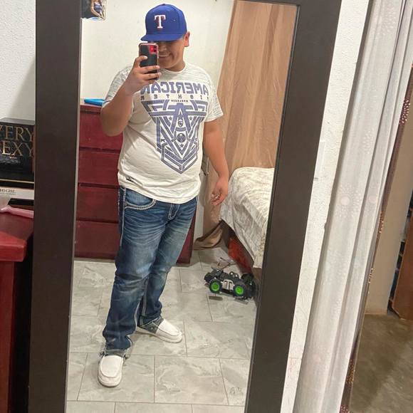 Profile Picture of Eddie Tello (@eddie_tello) on Poshmark