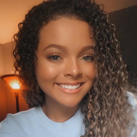 Profile Picture of Desiree Dulaney (@desiree_dulaney) on Poshmark