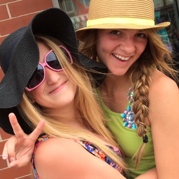 Profile Picture of Shanna Donnette (@wrresale) on Poshmark