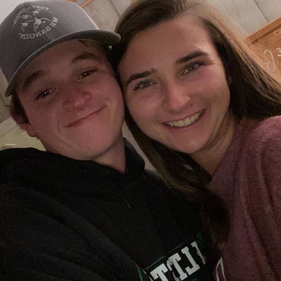 Profile Picture of Garrett Everett (@garrett_everett) on Poshmark