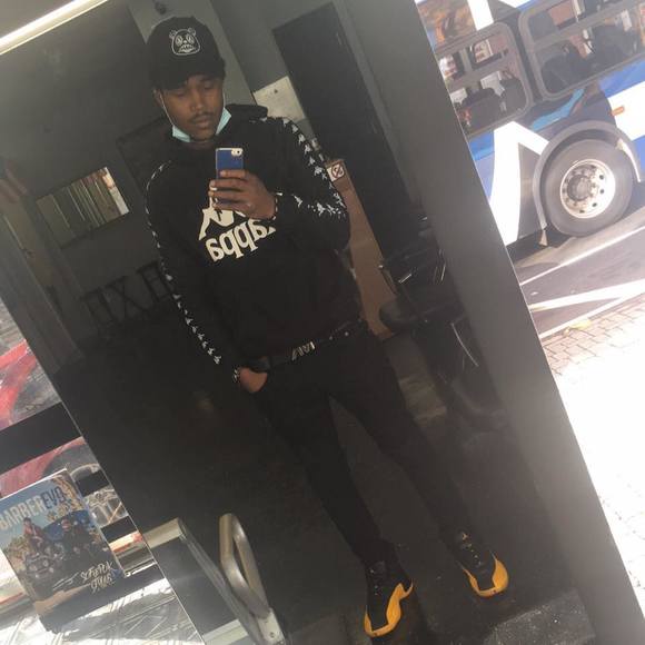 Profile Picture of Charlie Moye (@charliemoye) on Poshmark