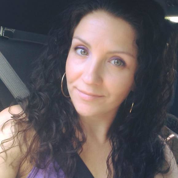 Profile Picture of Shilo Thomopoulos (@shilolove1) on Poshmark