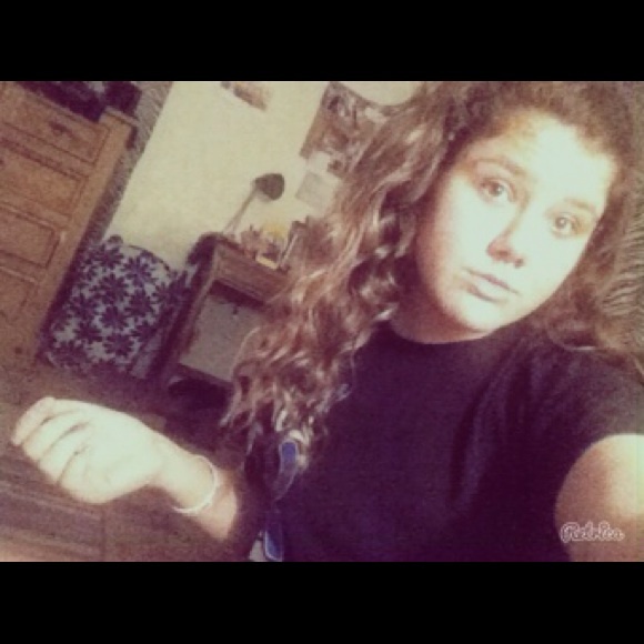 Profile Picture of Madison Cooper (@maddiecooper66) on Poshmark