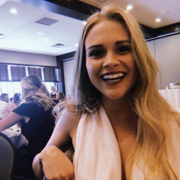 Rachel Berkvam - Poshmark Profile Picture of Rachel Berkvam (@rachelberkvam) on Poshmark