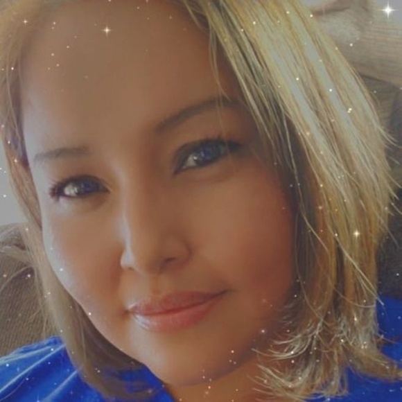 Profile Picture of Eileen Endfield (@eileenendfield) on Poshmark