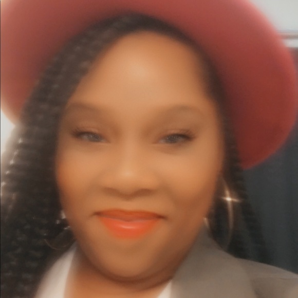 Profile Picture of Phyllis Miles (@pmiles37) on Poshmark