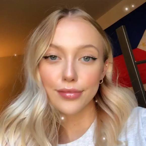 Profile Picture of Hallie Tauriainen (@htauri) on Poshmark