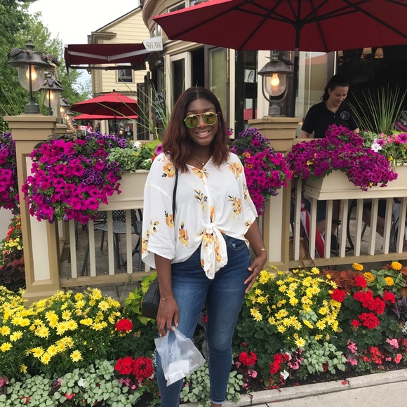 Ivory Brown - Poshmark Profile Picture of Ivory Brown (@ivory_brown) on Poshmark