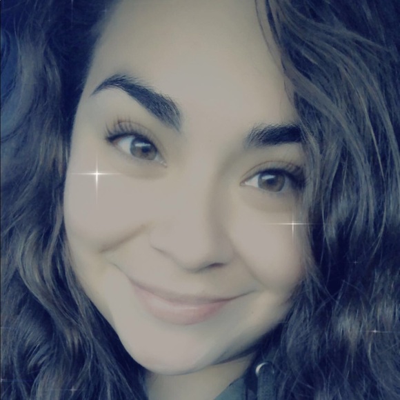 Profile Picture of Jasmin Zepeda (@jasminzepeda454) on Poshmark