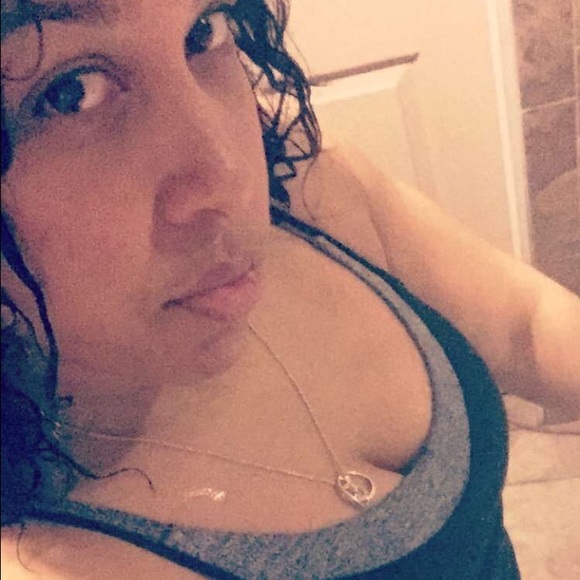 Profile Picture of Hilda Neysmith (@mrshilda) on Poshmark