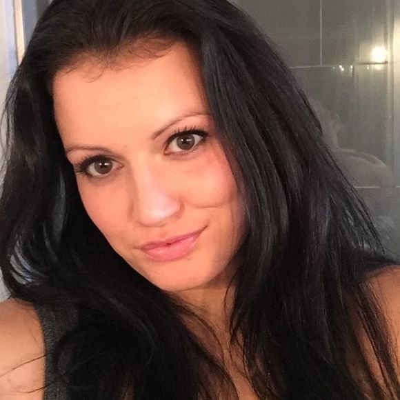 Profile Picture of Jeska Luxton (@missjeska33) on Poshmark