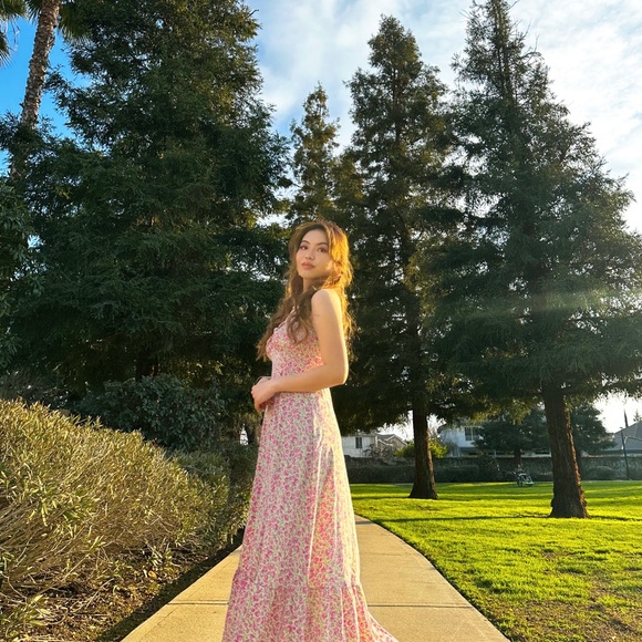 Profile Picture of Julia Vue (@juniejulia) on Poshmark