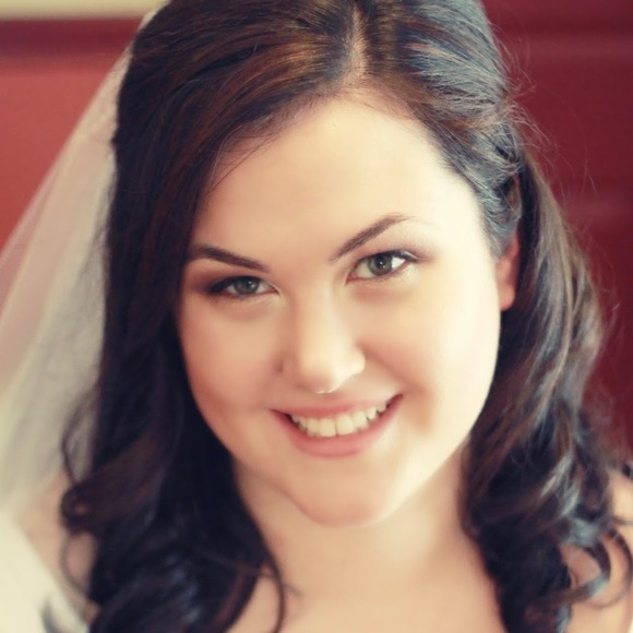 Profile Picture of Tamara Schultz (@tschultz01) on Poshmark