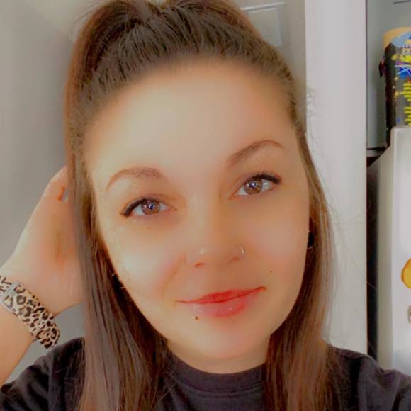 Profile Picture of Lindsey Demmink (@demmilin) on Poshmark