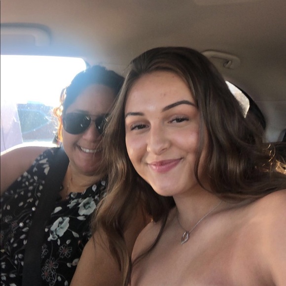 Profile Picture of Leah Coker (@leahmarie009) on Poshmark
