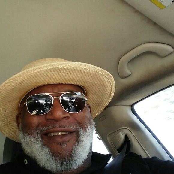 Profile Picture of Larry Mattox (@larrynate35) on Poshmark