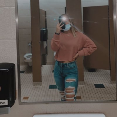 Profile Picture of Sarah Straw (@sarahstraw04) on Twitter