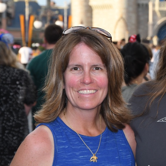 Profile Picture of Shelly Lindner (@willylover) on Poshmark