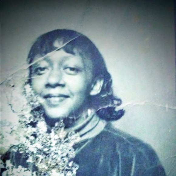 Profile Picture of Michelle Jeffries (@mzshelly43) on Poshmark