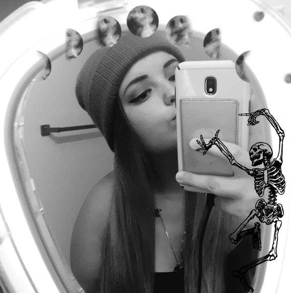 Profile Picture of Cheyanne Spires (@chey_yo) on Poshmark